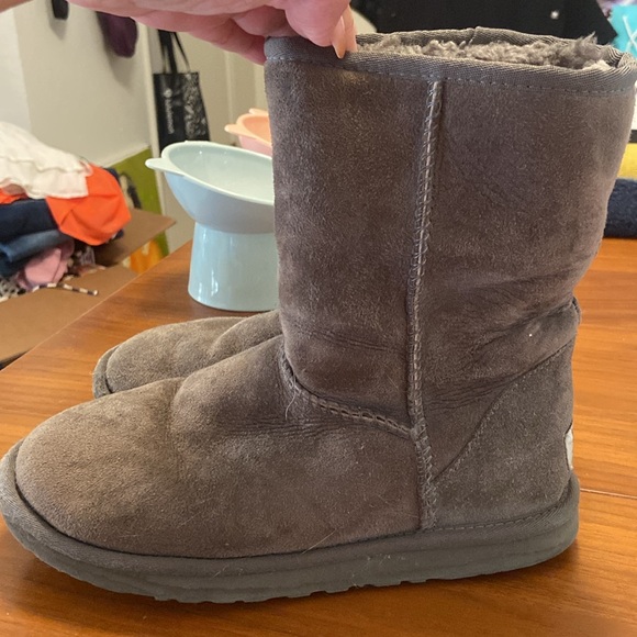 UGG Classic Short Boot. Grey. Sz 6. - Picture 3 of 6